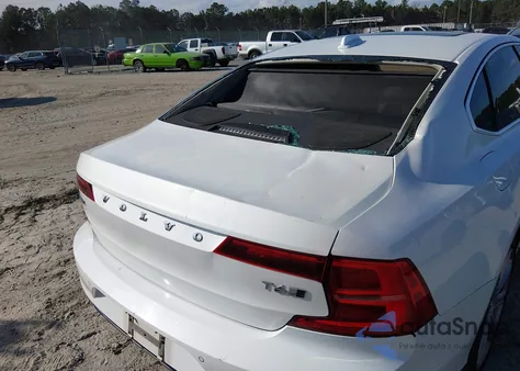 2018 Volvo S90 T6 Inscription из США, поврежденный, VIN LVY992ML7JP007638